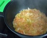 Foto del paso 4 de la receta: Salmón frito y patatas al vapor con salsa de tomate
