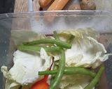 Foto langkah ke 2 dari resep Sup sayur sosis.
