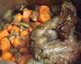 Foto del paso 4 de la receta: Morcillo o jarrete de ternera con salsa de zanahoria y vino tinto