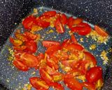 Gambar langkah 2 resipi Creamy Egg Tomato Pasta.