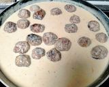 Une image de l'étape 8 de Boulettes sauce suédoise.
