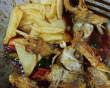 Gambar langkah 4 resipi Ikan Lampam Masak Tumis Kering.