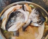 Foto langkah ke 2 dari resep Sup ikan Salmon.