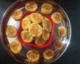 मैदे और बेसन की मठरी (Maida aur besan ki mathri recipe in hindi) रेसिपी चरण 7 फोटो