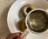 Gambar langkah 4 resipi Donat Teh Hijau (Matcha Doughnuts).