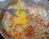 Foto langkah ke 4 dari resep Crab & Corn Soup.