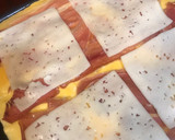 Foto del paso 5 de la receta: Rollitos de tortilla rellenos de jamón y queso