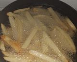 Foto del paso 2 de la receta: Chuleta de cerdo con papas fritas y ensalada de tomate