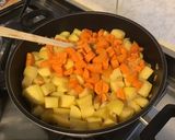 Une image de l'étape 8 de Pommes de terre et carottes sautées marinées.