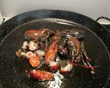 Foto del paso 2 de la receta: Arroz con bogavante, cigalas y calamar