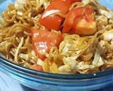 Foto langkah ke 9 dari resep Mie goreng dengan kol dan tomato rasanya nampol segerrr maknyoss.