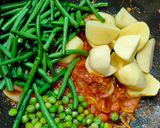 A picture of step 3 of French beans potatoes and peas curry in African style.