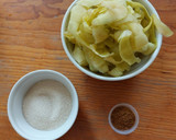 Foto del paso 1 de la receta: Pieles de manzana caramelizadas en freidora de aire