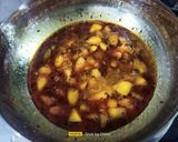 A picture of step 5 of Raw Mango Curry.