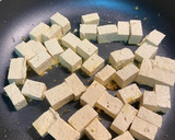 Foto del paso 1 de la receta: Ensalada thai con tofu caramelizado