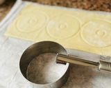 Foto del paso 1 de la receta: Rosca de Hojaldre con almendras para rellenar 🥯