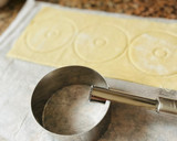 Foto del paso 1 de la receta: Rosca de Hojaldre con almendras para rellenar 🥯