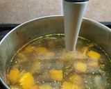 Foto del paso 2 de la receta: Para días de lluvia: Sopa de verduras con municiones