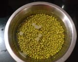 A picture of step 1 of Whole green mung beans sabzi.