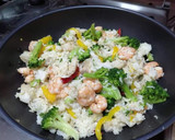 Foto del paso 4 de la receta: Camarones con filete de pescado y arroz"