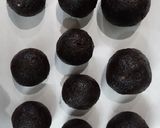 A picture of step 12 of Halloween themed Chocolate cake (pops).