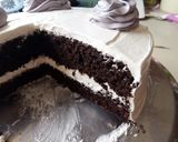 A picture of step 4 of Whipped cream frosted chocolate cake.