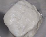 A picture of step 2 of Chicken tikka pizza.