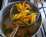 Foto del paso 2 de la receta: Fideos mostacholes 3 colores