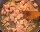 Foto del paso 2 de la receta: Arroz con condimento y pollo. Tipo paella y pa’ti 😜 rápido y fácil!