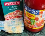 A picture of step 2 of Onion tomato sandwich no fire theme.