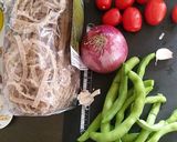 Foto del passaggio 1 della ricetta Reginette con baccelli,fave e pomodorini #nonsibuttavianiente