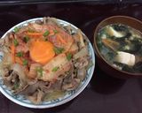 Hình bước làm 4 của món Cơm Thịt bò kiểu Nhật (gyudon)