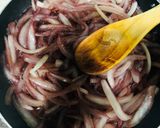 Foto del paso 3 de la receta: Mermelada de cebolla al vino tinto!!