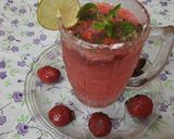 A picture of step 7 of Fresh strawberry and strawberry crushed mojito.