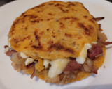 Foto del paso 13 de la receta: Arepa🫓con🧀🍯chori-queso🥯🥓🧅