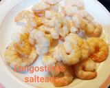 Foto del paso 4 de la receta: Colas de langostinos salteados