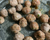 Foto del paso 3 de la receta: Albóndigas con tomate alHorno muy fácil y rápido