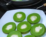 Foto langkah ke 6 dari resep Kue Lumpur Pandan Vla Santan.