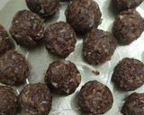 A picture of step 4 of Jaggery coconut ladoo.