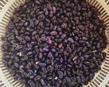 Hình bước làm 1 của món Chân gà hầm đậu đen
