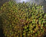 A picture of step 1 of Chatpata masala choliya.