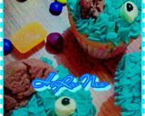 A picture of step 19 of Monster Cup Cake.