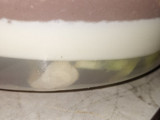 Puding coklat lapis vanila dan buah vla melon