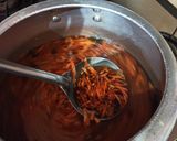 A picture of step 3 of Jaggery carrot rice.