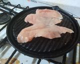 Foto del paso 2 de la receta: Pechuguitas de pollo a la plancha con papas al horno