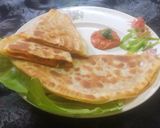 A picture of step 5 of Indian style cheese paneer veg pizza paratha.