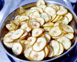 કેળા વેફર્સ (Banana Wafers Recipe In Gujarati) રેસીપી સ્ટેપ2ફોટો