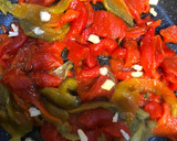 Foto del paso 1 de la receta: Tortilla de pimiento rojo y ajo