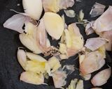 Foto langkah ke 2 dari resep Ayam Bawang Goreng.