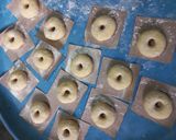 Foto langkah ke 7 dari resep Donat maizena.